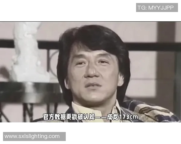 成龙与欧洲足球明星同框留影展现体育与娱乐的完美结合