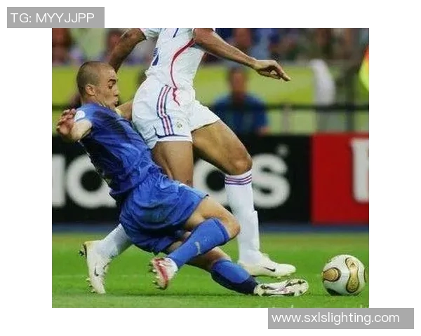 足球明星私生活被偷拍曝光引发热议粉丝和媒体反应不一