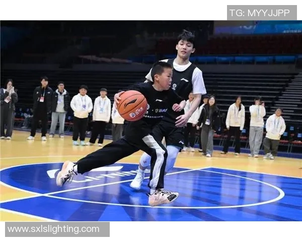 徐杰：从青涩少年到篮球场上的璀璨明星之路